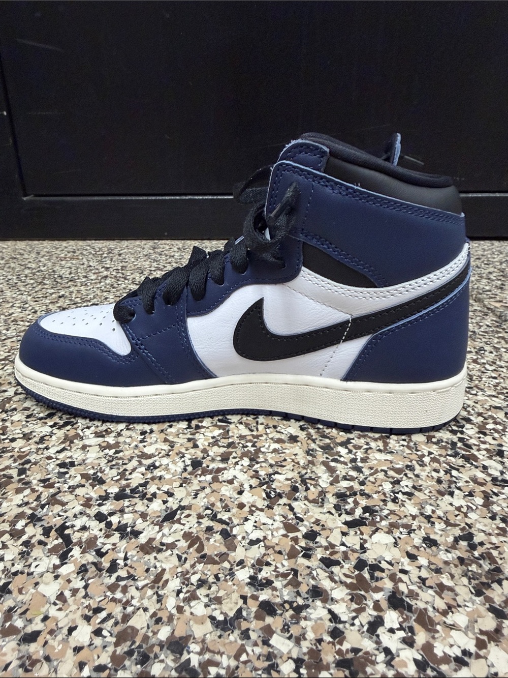 Nike Kids Air Jordan 1 Mid - Navy, White & Black  Brand New! - Picture 4 of 9